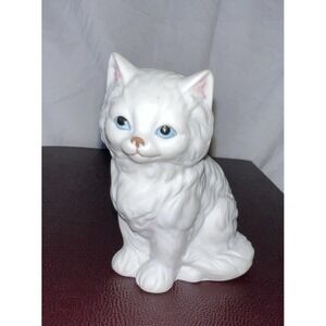 Vintage LEFTON Cat Figurine #7593 Persian White Kitten Blue Eyes Porcelain 1990